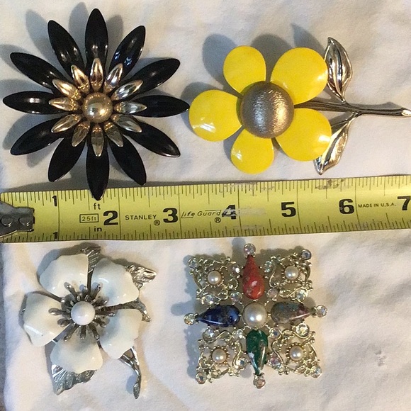 Vintage all signed Sarah Coventry pins brooch enamel, cab, rhinestone EUC - Picture 3 of 11